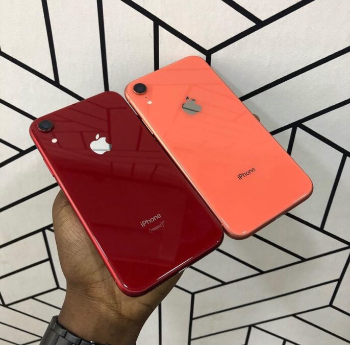 iPhone XR vermelho e laranja